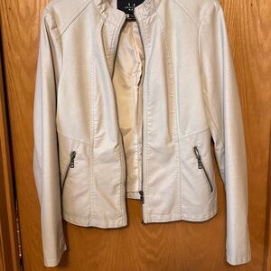 Elegant Women's Cream Leather Jacket